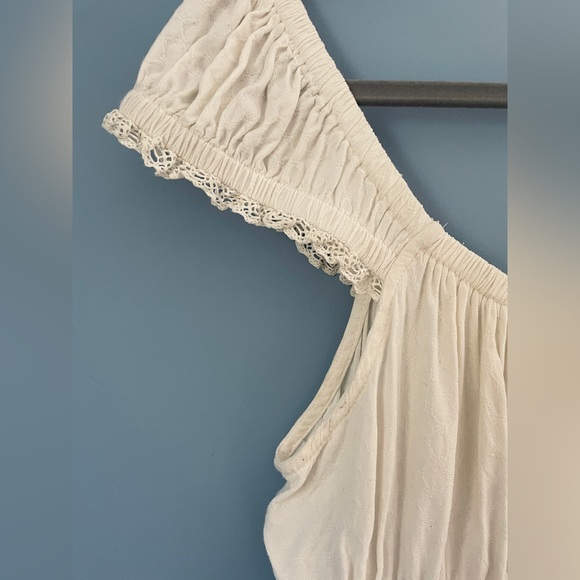 Cropped Cap Sleeve Blouse with Lace Trim - Picture 6 of 8